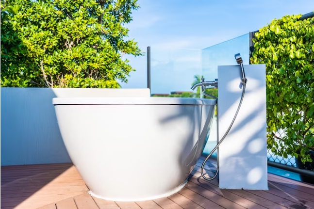 Lake Worth Luxury: Elevate Your Bathroom with Bathtub Refinishing