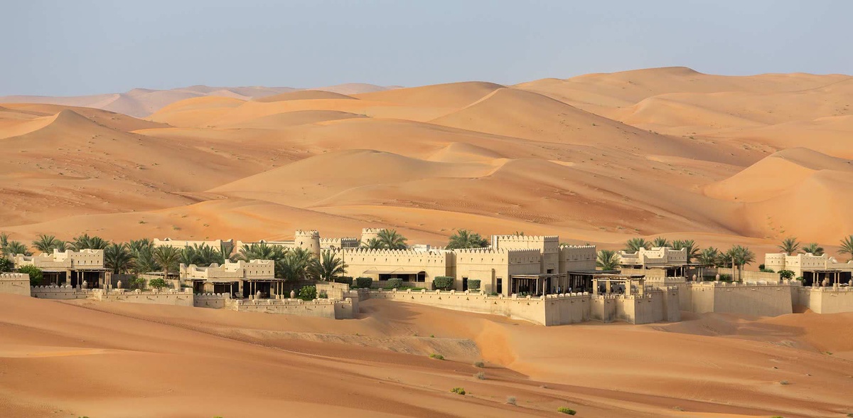 From Deserts to Dazzling Cities: A Journey through the UAE