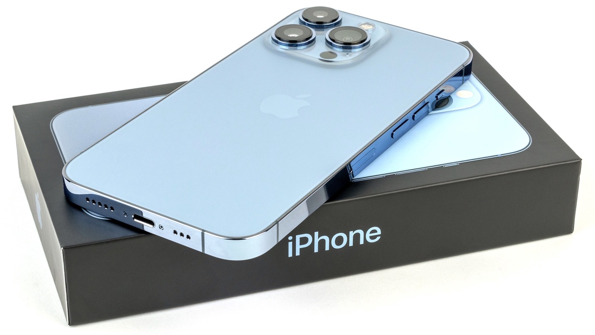 The Future in Your Hands: iPhone 13 Pro Unveiled - Superior Design & Functionality