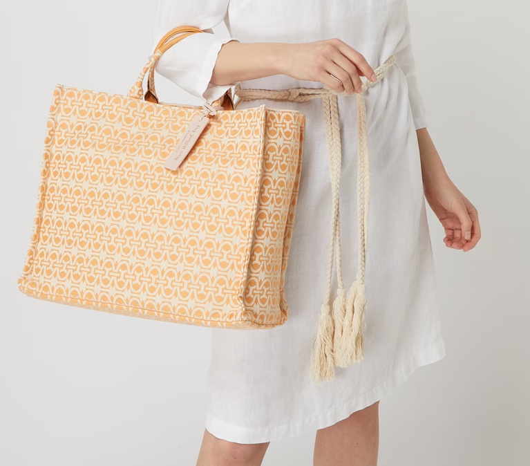 Custom tote bags: A Fashion Accessory That Is Specifically Yours