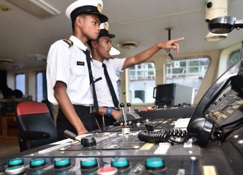 Choosing the Right Maritime School: Factors to Consider