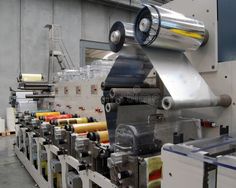 What are the advantages of using flexo label jumbo rolls?