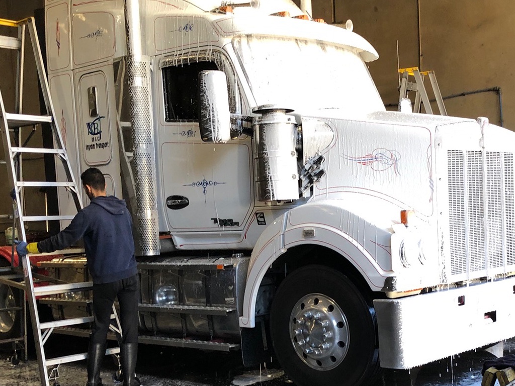 Choosing the Right Truck Wash: Factors to Consider