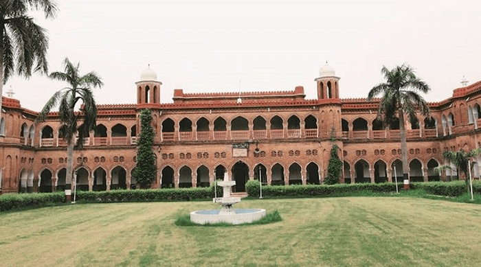 How do I get admission in Aligarh Muslim University