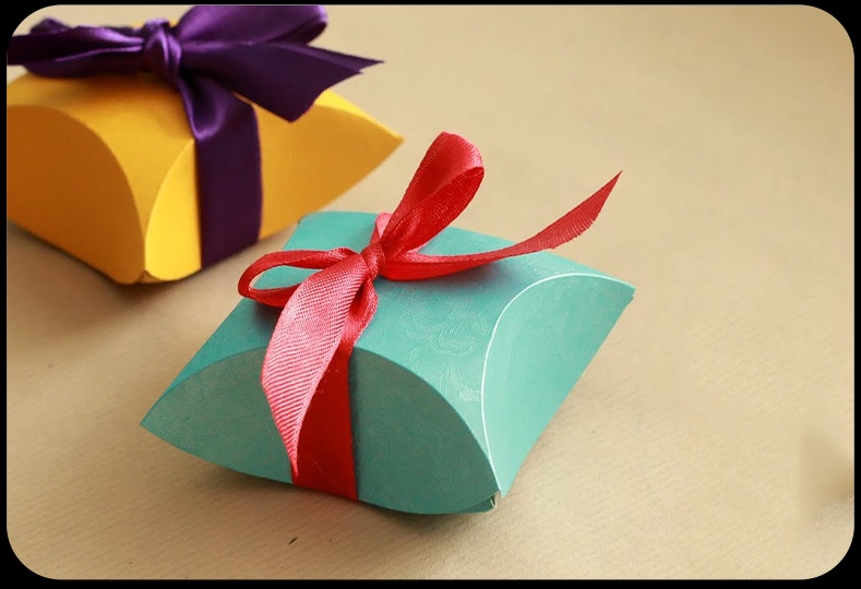 In Pakistan, Internet access makes it simple to send gifts online.