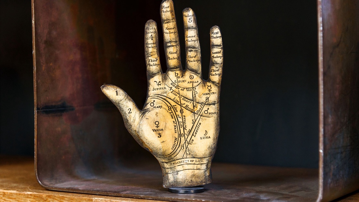 PERSONALITY TRAITS AND HAND SHAPES IN PALMISTRY