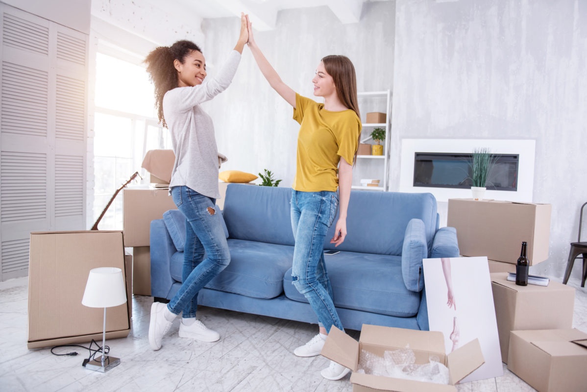 PRO Tips on Decorating Your Apartment From Local Movers