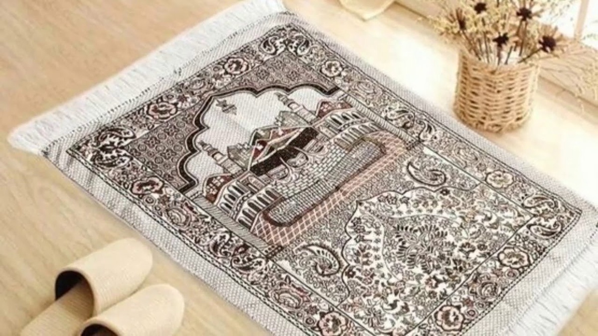 Dubai's Mosque Carpets: A Symbol of Elegance and Tradition