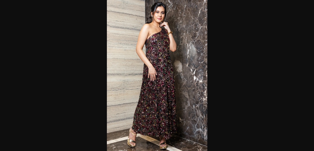 Indo Western Dresses for Women: A Must-Have for Every Wardrobe
