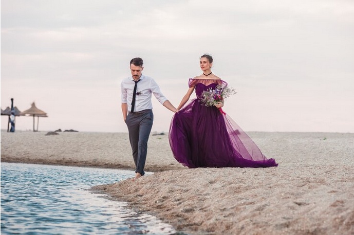 Sandy Toes and Stylish Suits: Groom Attire for a Beach Wedding