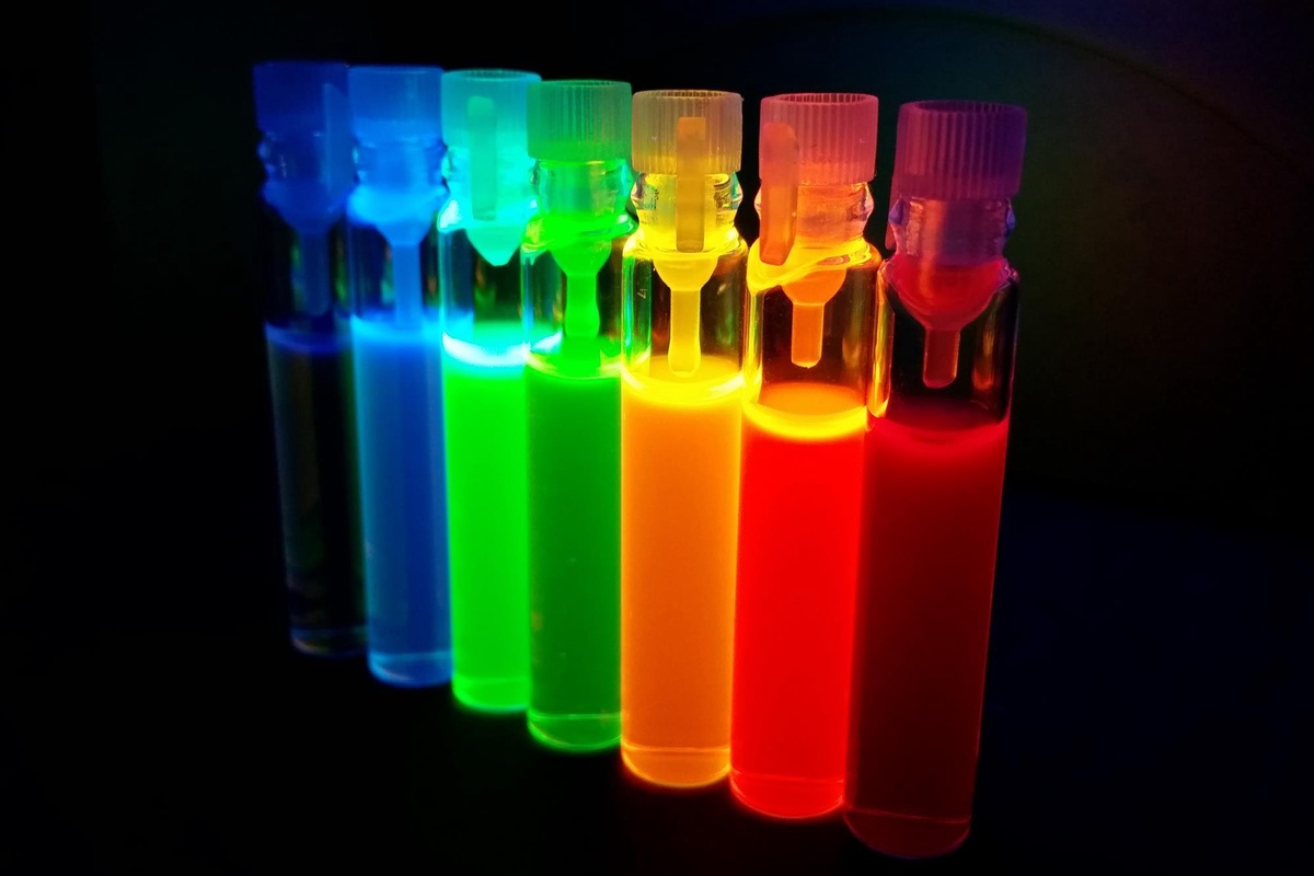 How Do Quantum Dots Enhance Color Accuracy in Displays?
