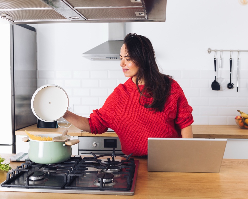 Saving Time and Energy: Pressure Cooker Benefits for UAE Homes