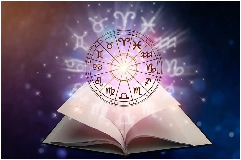 Daily Celestial Guidance: Exploring the Allure of Online Horoscopes in the Digital Era