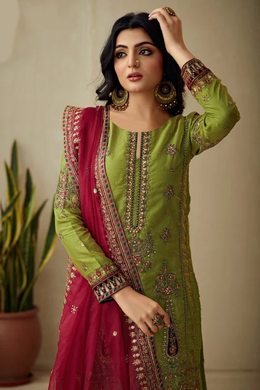 Embrace Elegance and Tradition: The Allure of Pakistani Clothes