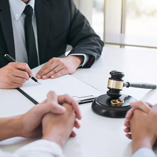 Best Divorce Lawyers Help Clients Navigate Dissolution