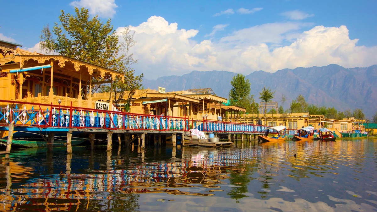 Explore the Splendor of Jammu & Kashmir with Our Exclusive Tour Packages