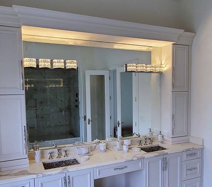Incorporating Montreal's Cultural Essence in Custom Mirror Designs