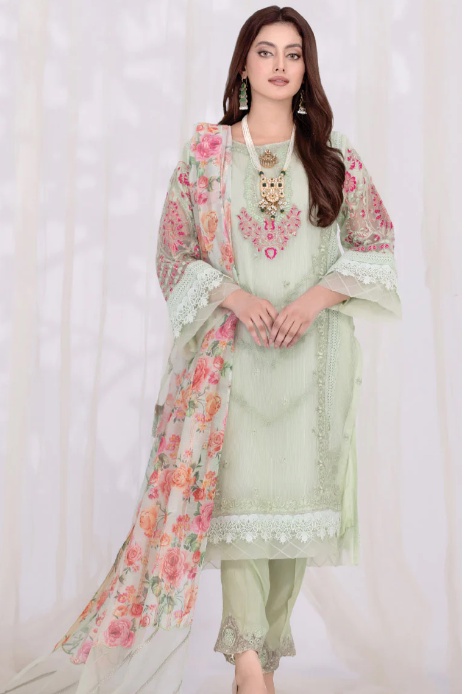 Pakistani Clothes: A Glimpse into Exquisite Fashion