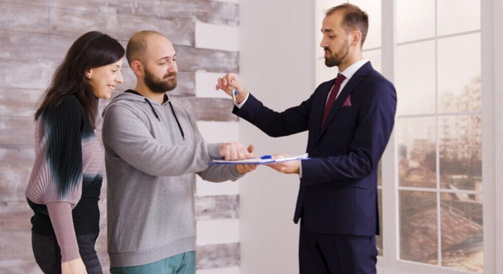 The Role of a Real Estate Agent in Today's Property Market