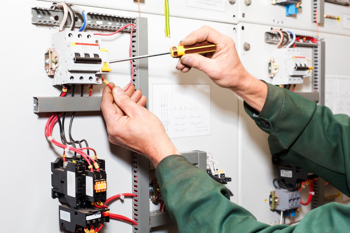 How would you choose the best electrical contractor?
