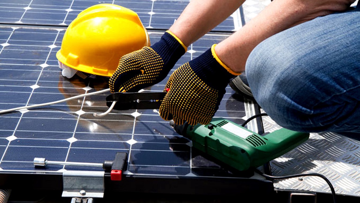 Top 8 Reasons to Invest in Solar Power Installation Services