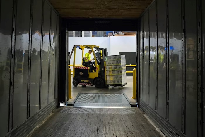 Electric Forklifts: What Are the Pros & Cons?