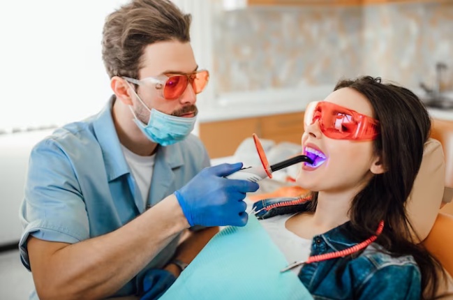 Dazzling Smiles 101: Tips on Picking the Ideal Dentist for Teeth Whitening