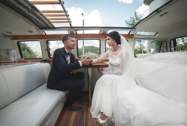 The Perfect Ride: Navigating Wedding Transportation with Limo Rental Chicago