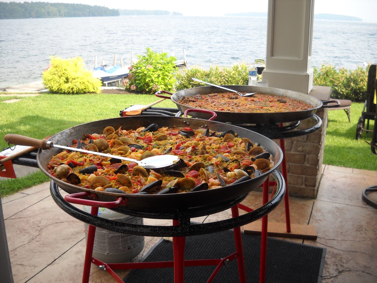 Why Paella Wedding Catering Is The Perfect Choice