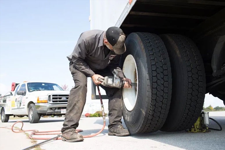 How Commercial Tire Repair And Replacement Experts Boost Safety