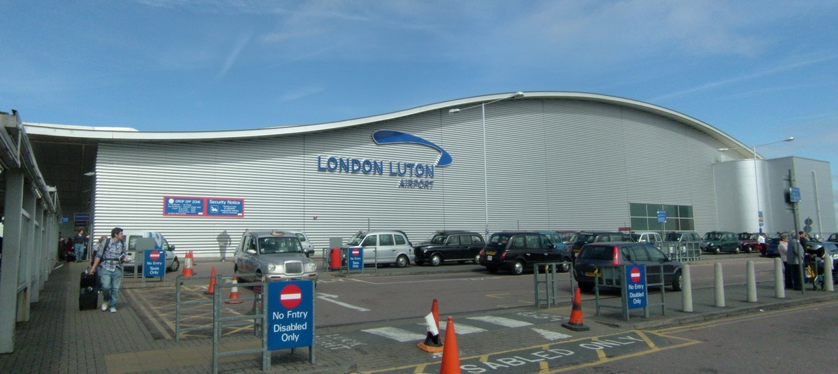 Smooth Soaring Your Ultimate Guide to Booking a Taxi to Luton Airport Hassle-Free