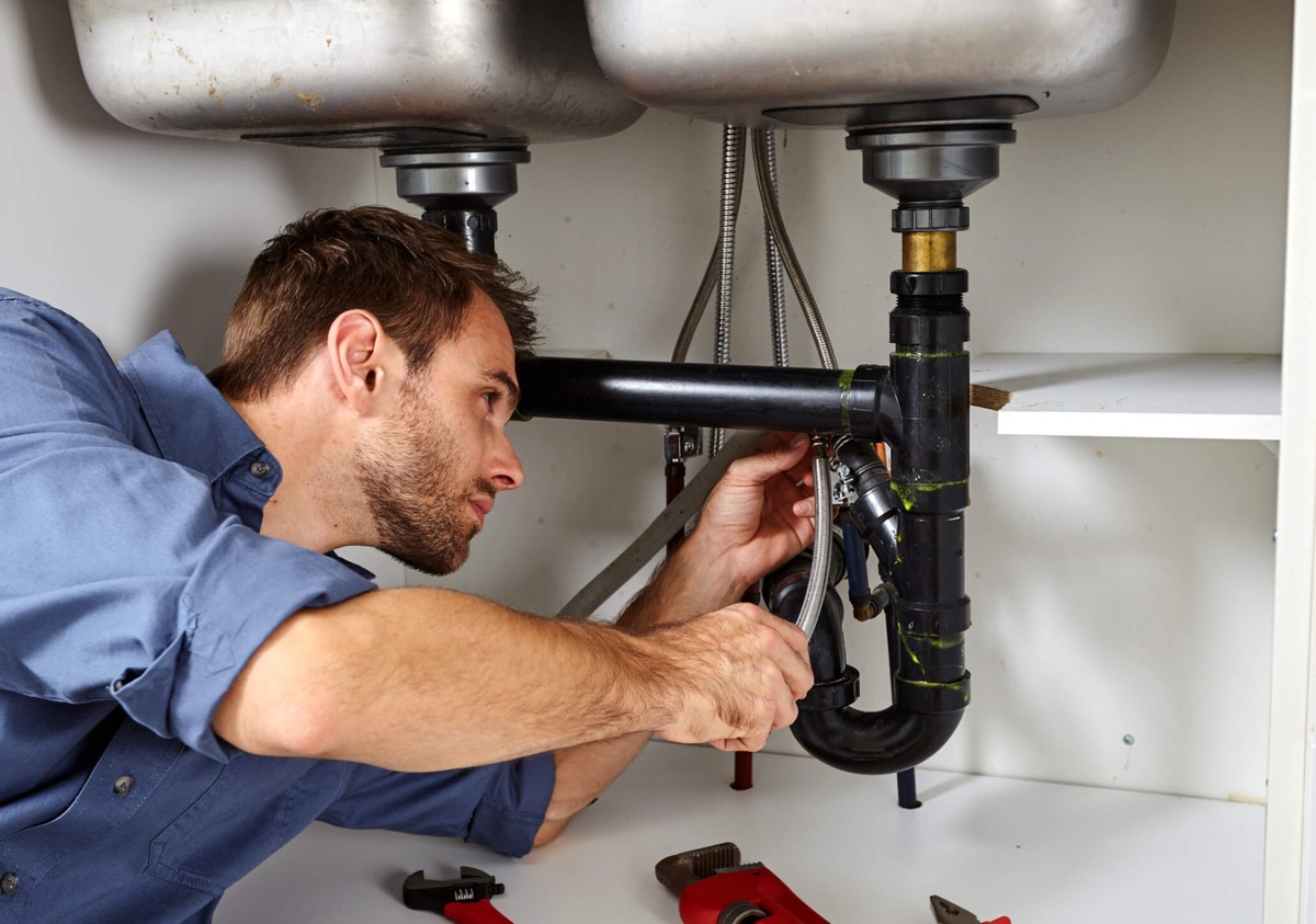 Navigating the World of Emergency Plumbing with Expert Insights