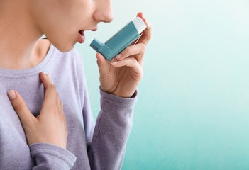 Ways to treat breathing problems caused by asthma