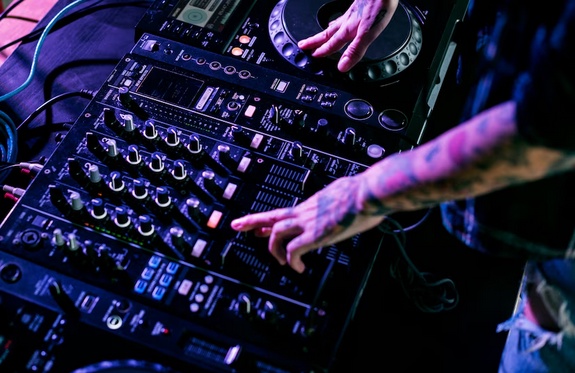 Party Perfection: Unleashing the Ultimate DJ Vibes in New Jersey