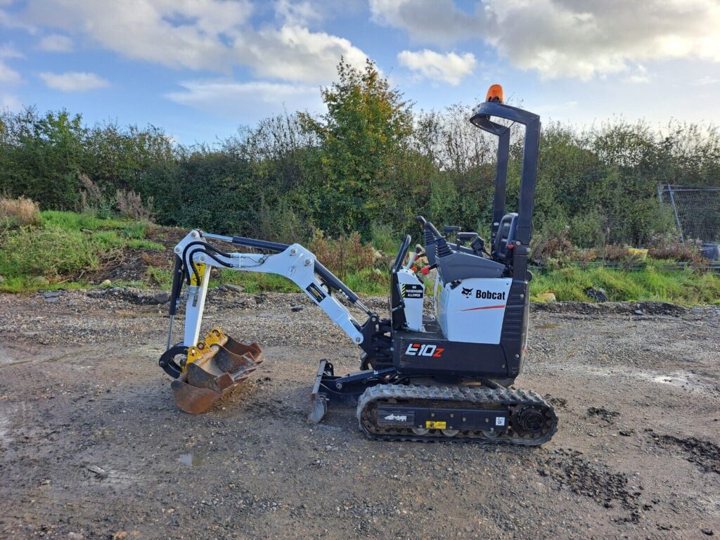 Mini Diggers vs. Large Excavators Which Is Best and Why?