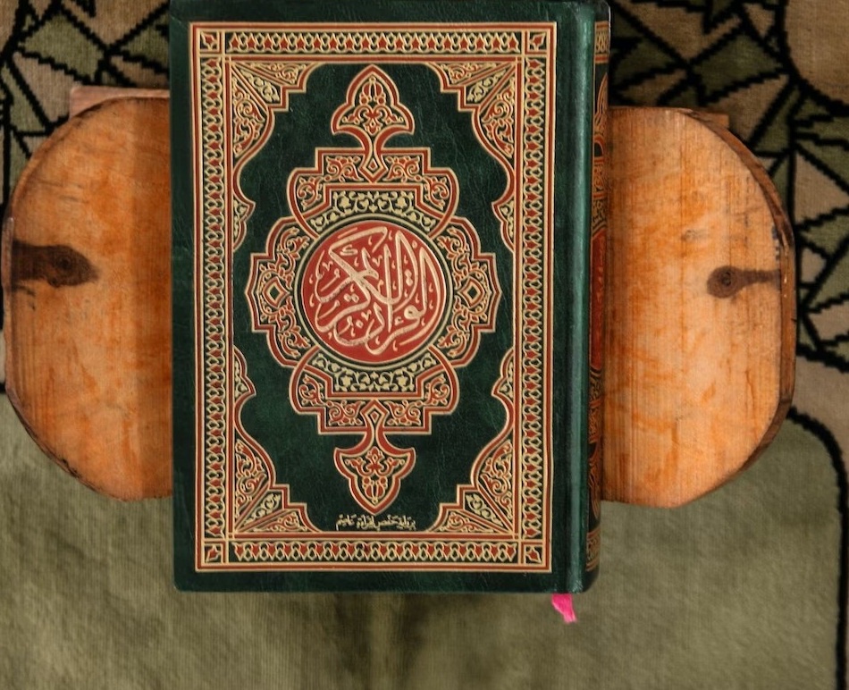 Exploring Quran Tajweed Rules for Fluent Reading