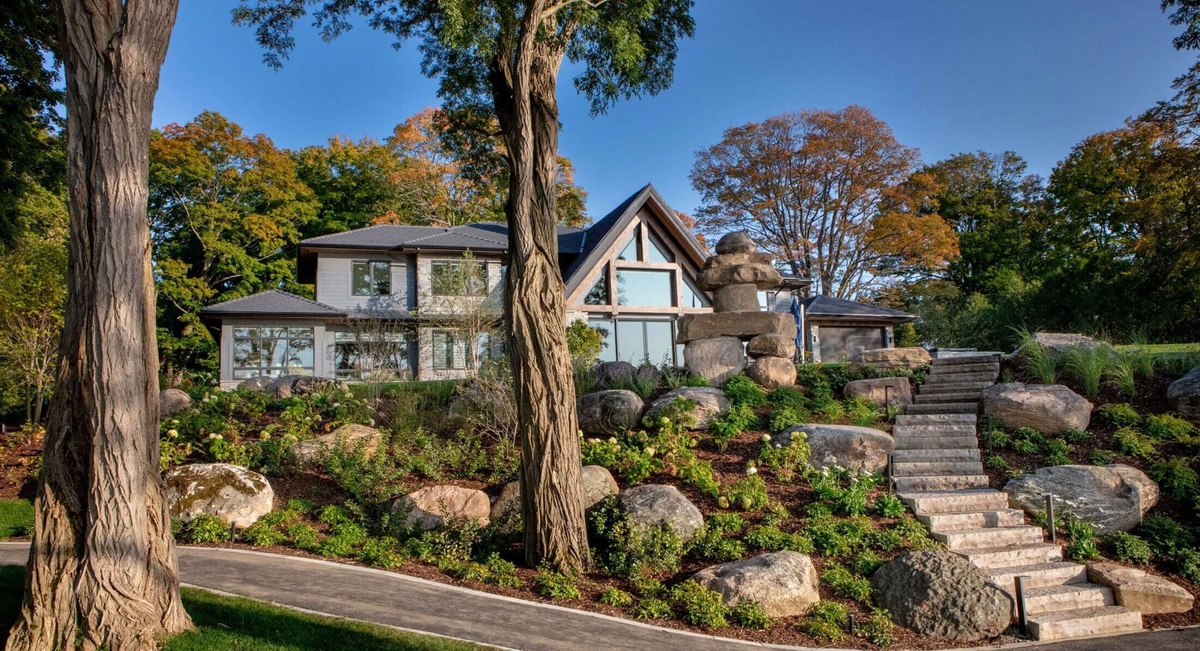 Custom Cottage Builders' Showcase: Stunning North York Cottage Projects