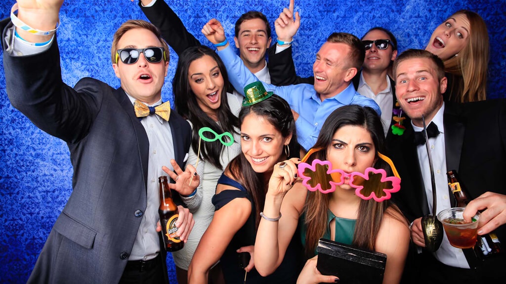 Essential Tips for Booking Your First Photo Booth Event