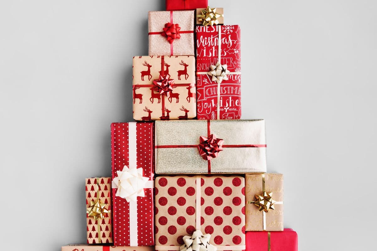 A Comparative Analysis: Online Wishlists vs. Gift Registries