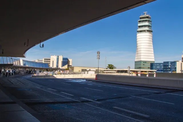 Seamless Journeys Await: Unlocking Stress-Free Airport Transfers in Larnaca