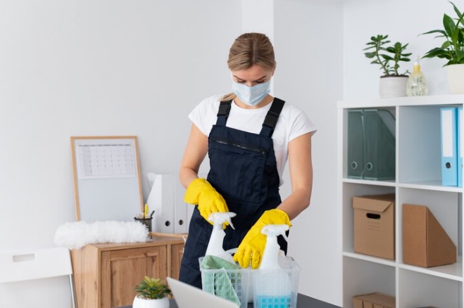 Virtual Reality and Augmented Reality in Cleaning Training