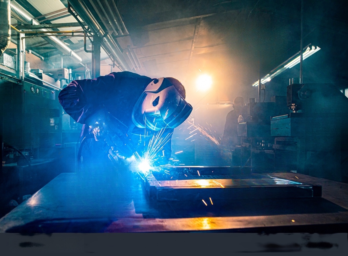 Mastering the Craft: A Deep Dive into the World of Arc Welding Machines