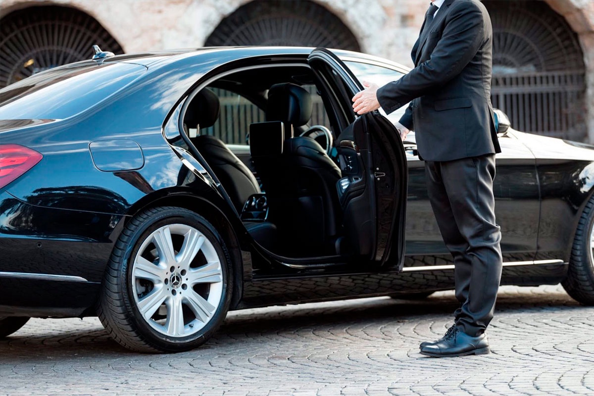 Unveiling Elegance: The Sophistication of Chauffeur Services
