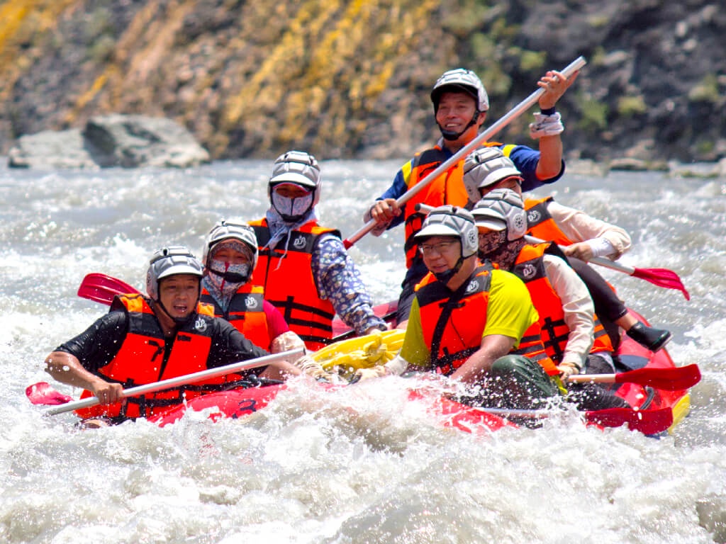 Navigating Thrills: The Adventure of River Rafting