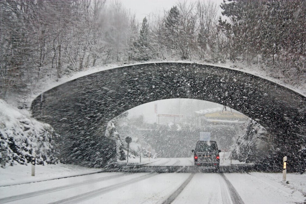 Surviving the Snowscape: What to Do When You're Stuck in the Snow