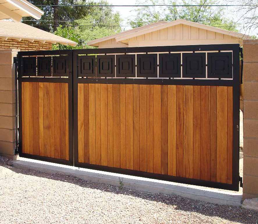 Top 6 Advantages of Using a Metal Gate Frame for Your Wood Fence
