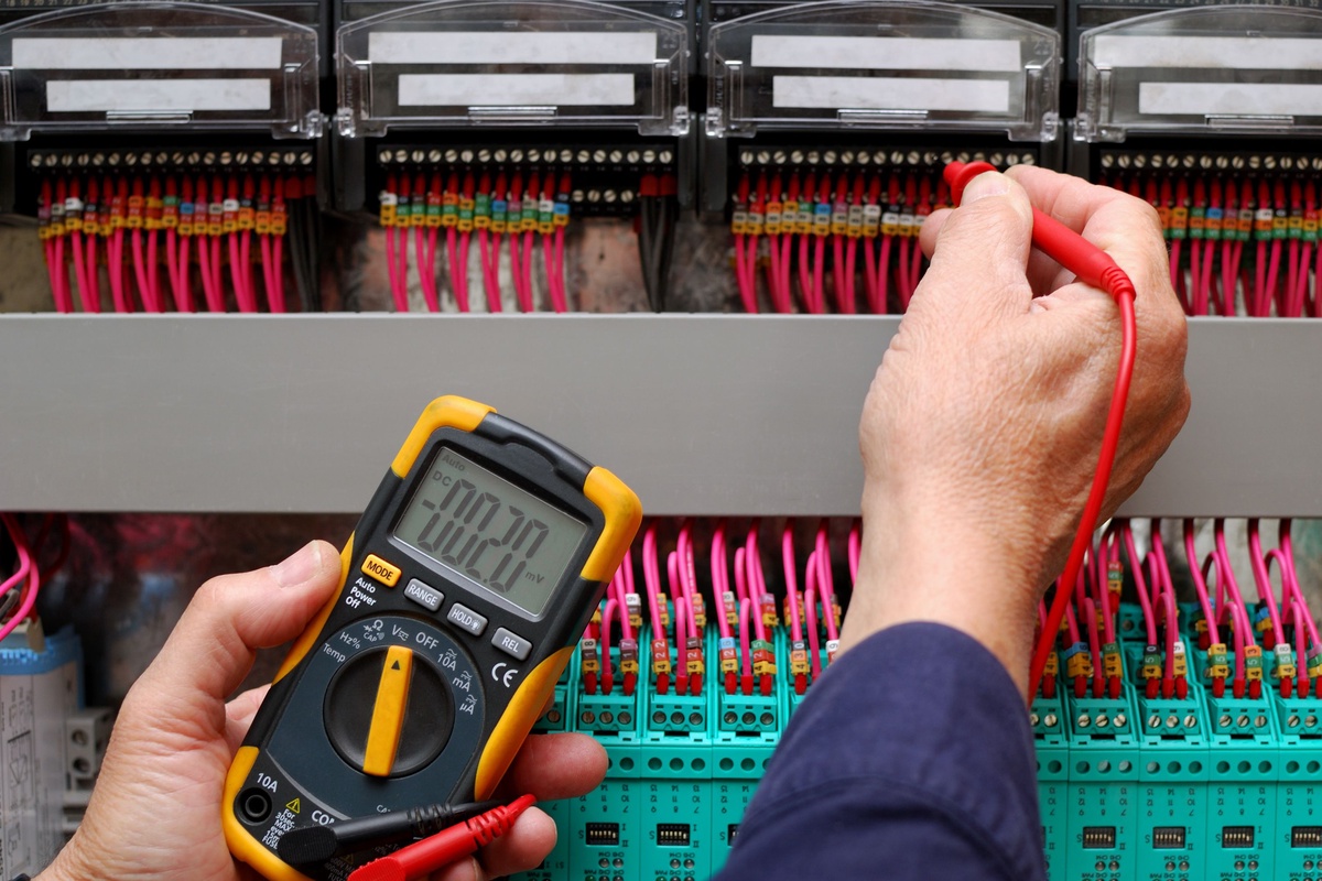Why People Turn to Electricians for Electrical Solutions ?