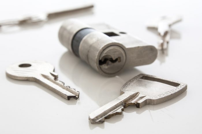 WHAT IS THE DIFFERENCE BETWEEN COMMERCIAL AND RESIDENTIAL LOCKSMITH SERVICES?