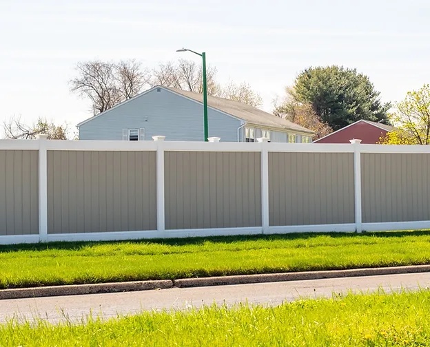 Choosing the Perfect Fence: A Guide to Selecting a Fence Contractor in Roseville!