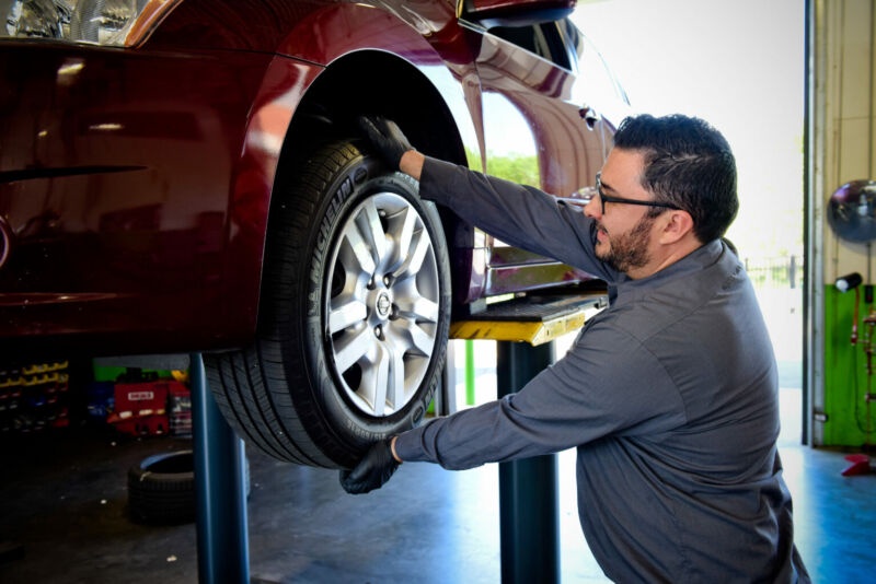 How to Choose the Right Oil During Car Servicing: A Comprehensive Guide